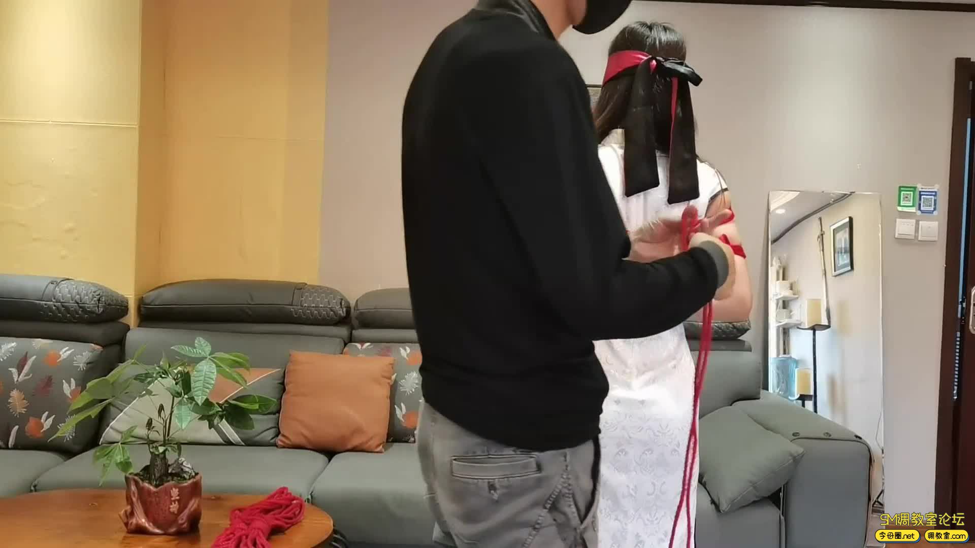一绳所爱  白领洛儿慕名而来绳艺体验店，体验捆绑-视频截图2