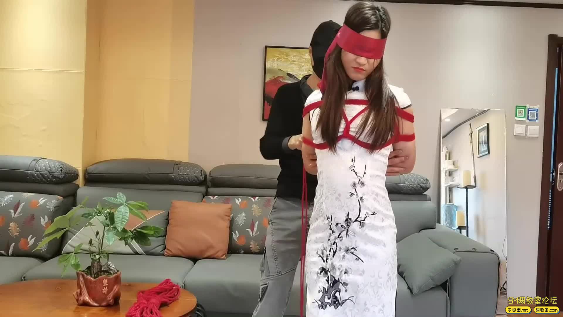 一绳所爱  白领洛儿慕名而来绳艺体验店，体验捆绑-视频截图3